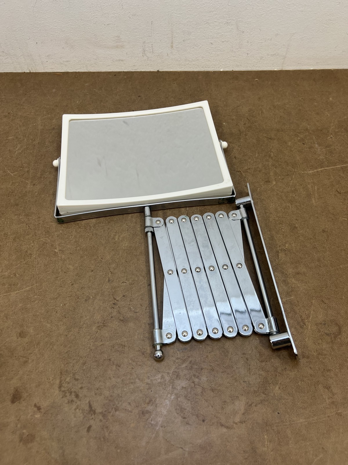 Wall Mount Magnifying Mirror Extendable Arm JERDON Close Up Flip Makeup Shaving