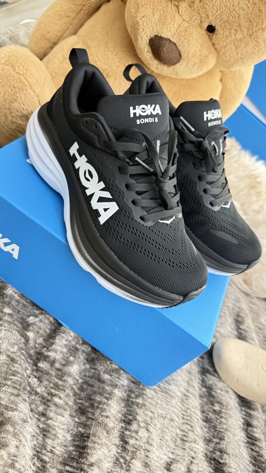 New HOKA ONE ONE BONDI 8 sneakers shoes  Men’s Size 7 women’s  Size 8