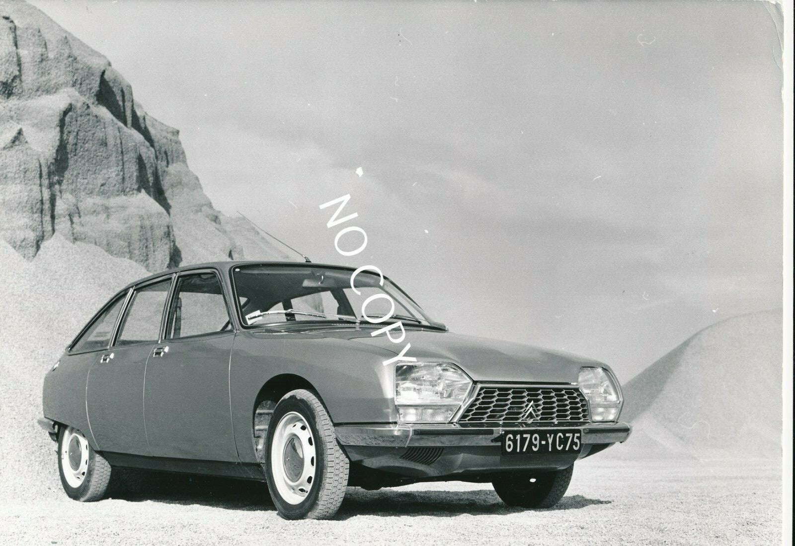 Manufacturer Archive XL Photo 70/80J Automobile Auto Vehicle - Citroen CX or GS? C1.72
