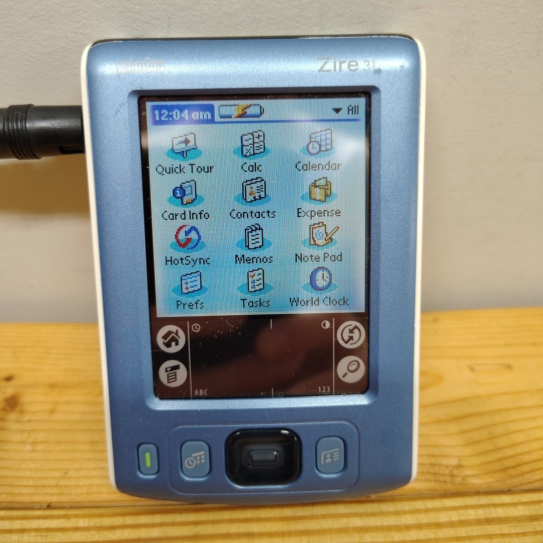 Palm One Zire 31 Handheld PDA Organizer With Stylus No Charger For Parts *Read*