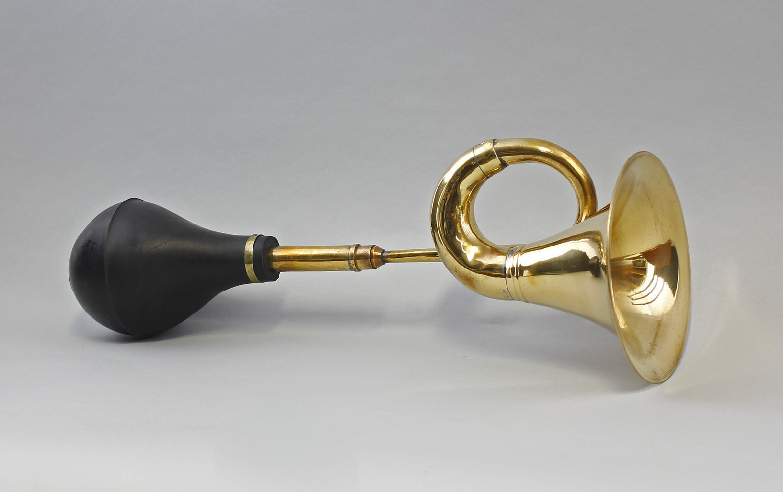 9977469 Nostalgic Classic Car Horn/Horn Brass