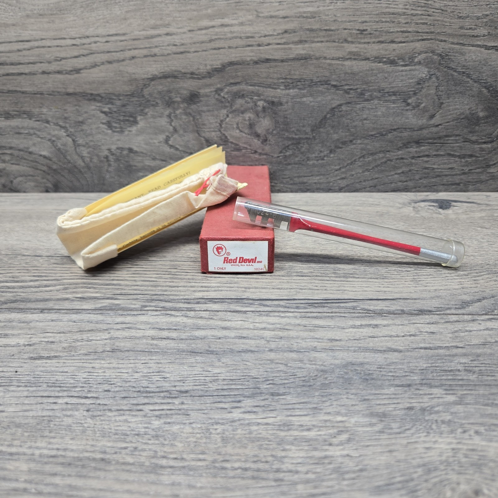 VINTAGE RED DEVIL Glass Cutter NOS Original Box USA Made 1024-C With Paperwork