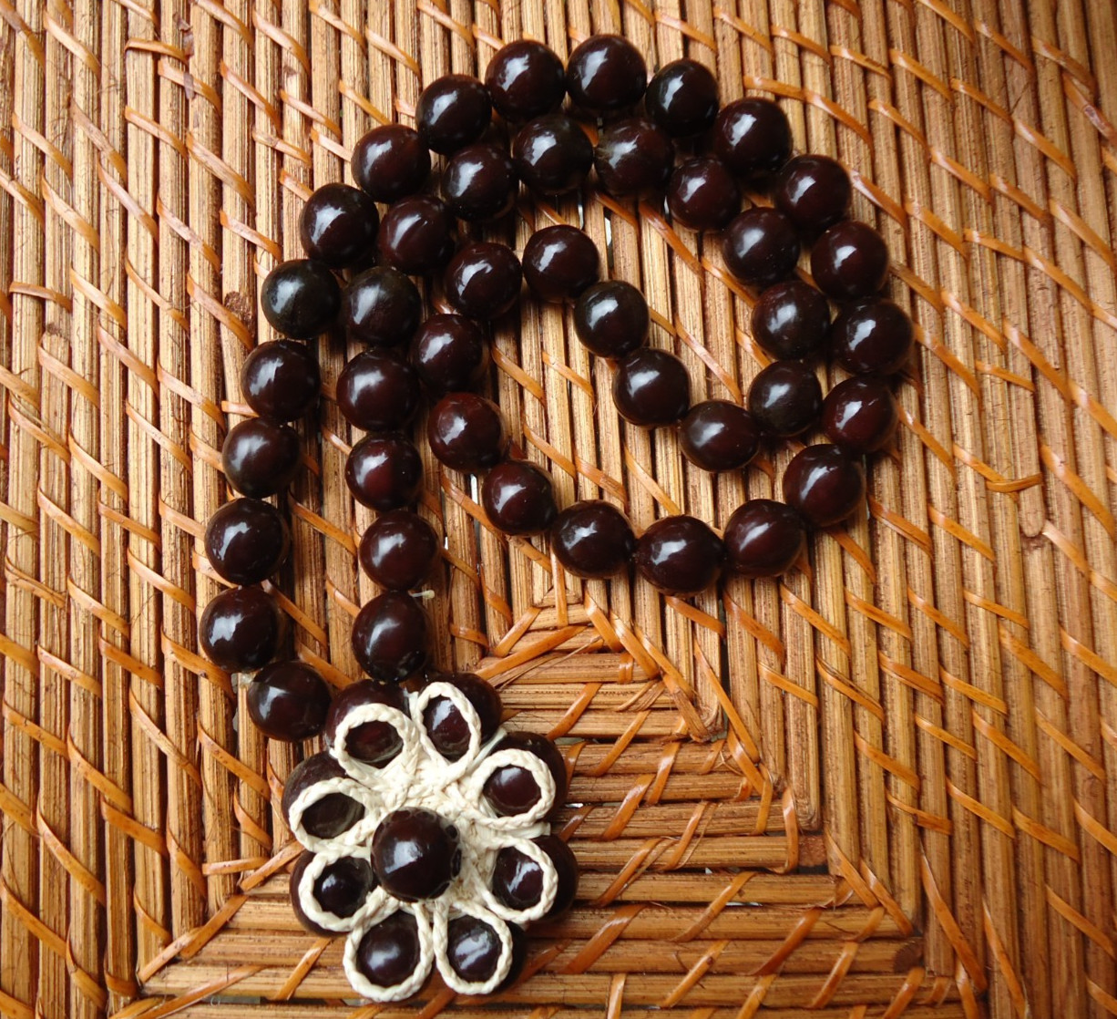 VTG Polynesian Kukui Nut Woven Luahala Necklace Lei Flower Island Beach Art