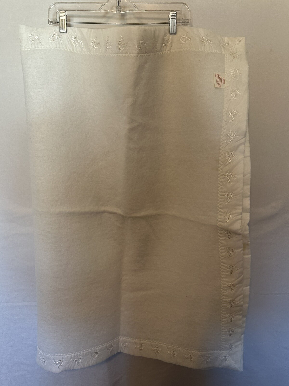 Vintage Chatham Acrylic Baby Blanket White Roses Satin Trim