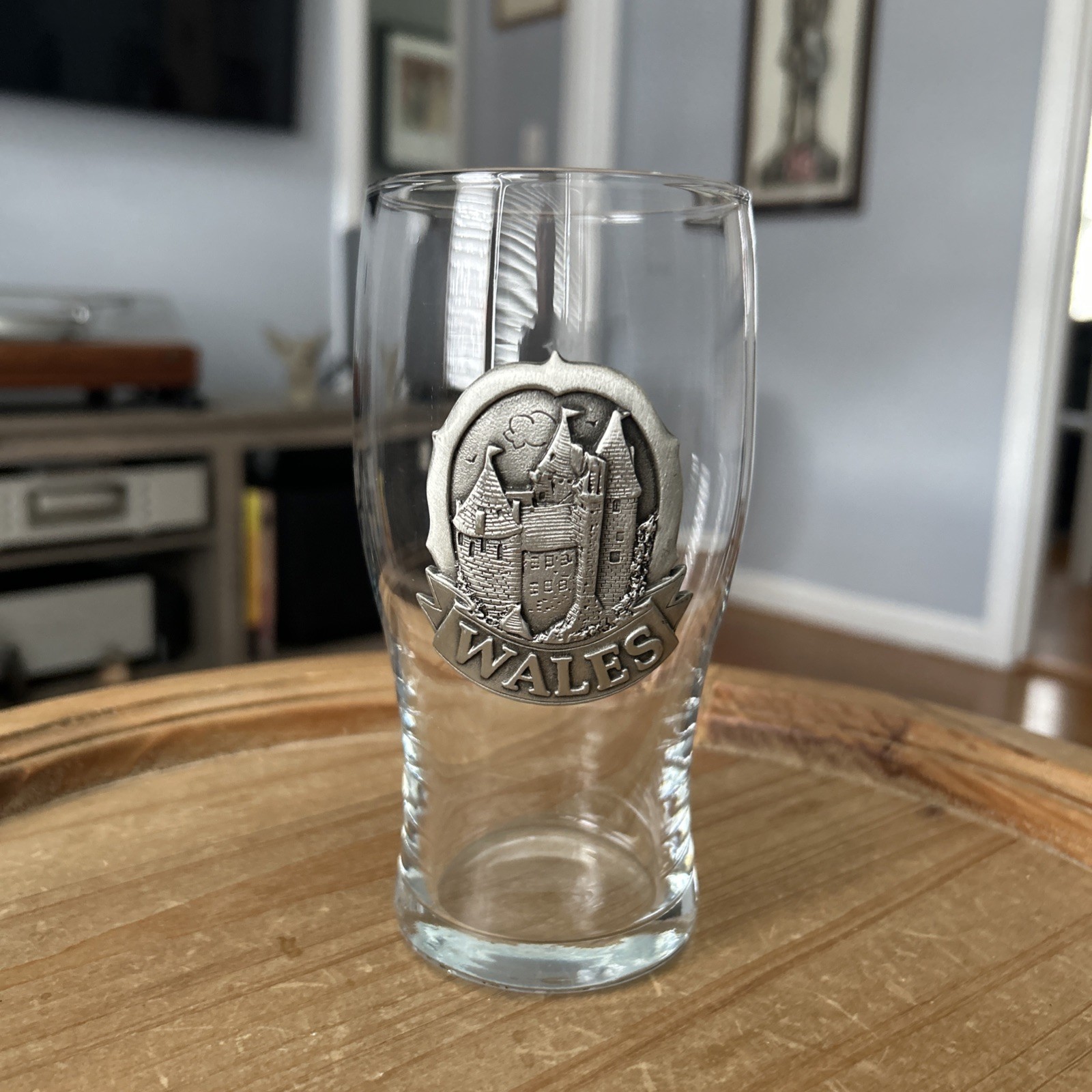 Taste Of Britian Wales Pint Glass Pewter Emblem 