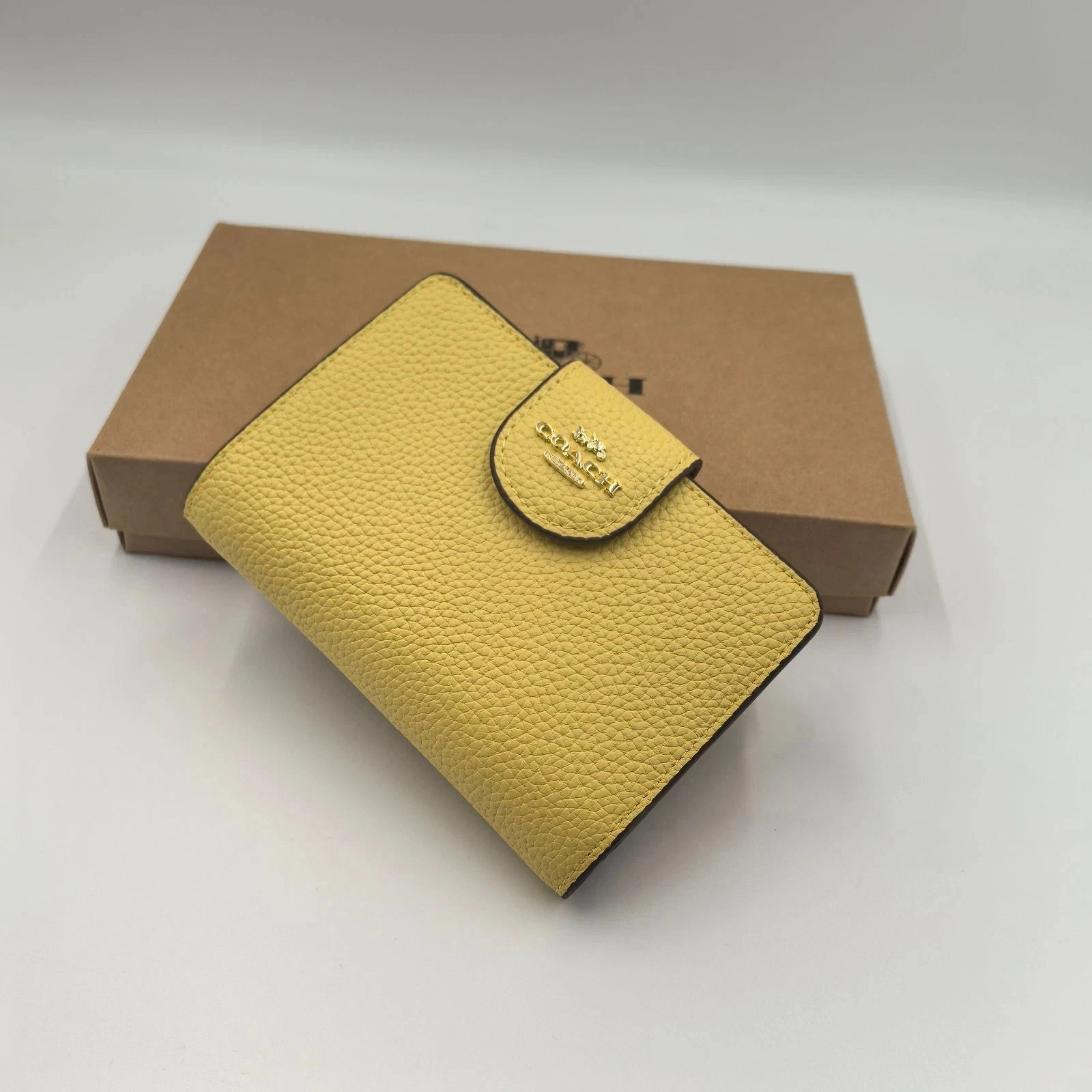 New COACH CBO41 Medium Corner Zip Wallet in Refine Pebble Leather Yellow Outlet