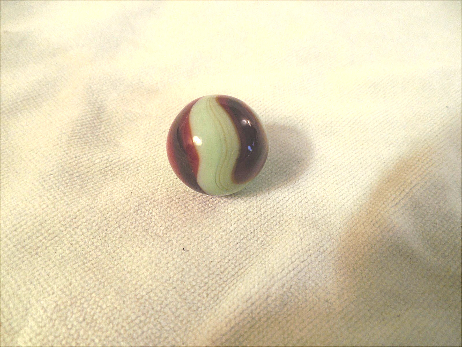 Akro Agate 11/16" Marble Lime Lemonade Green Oxblood Corkscrew