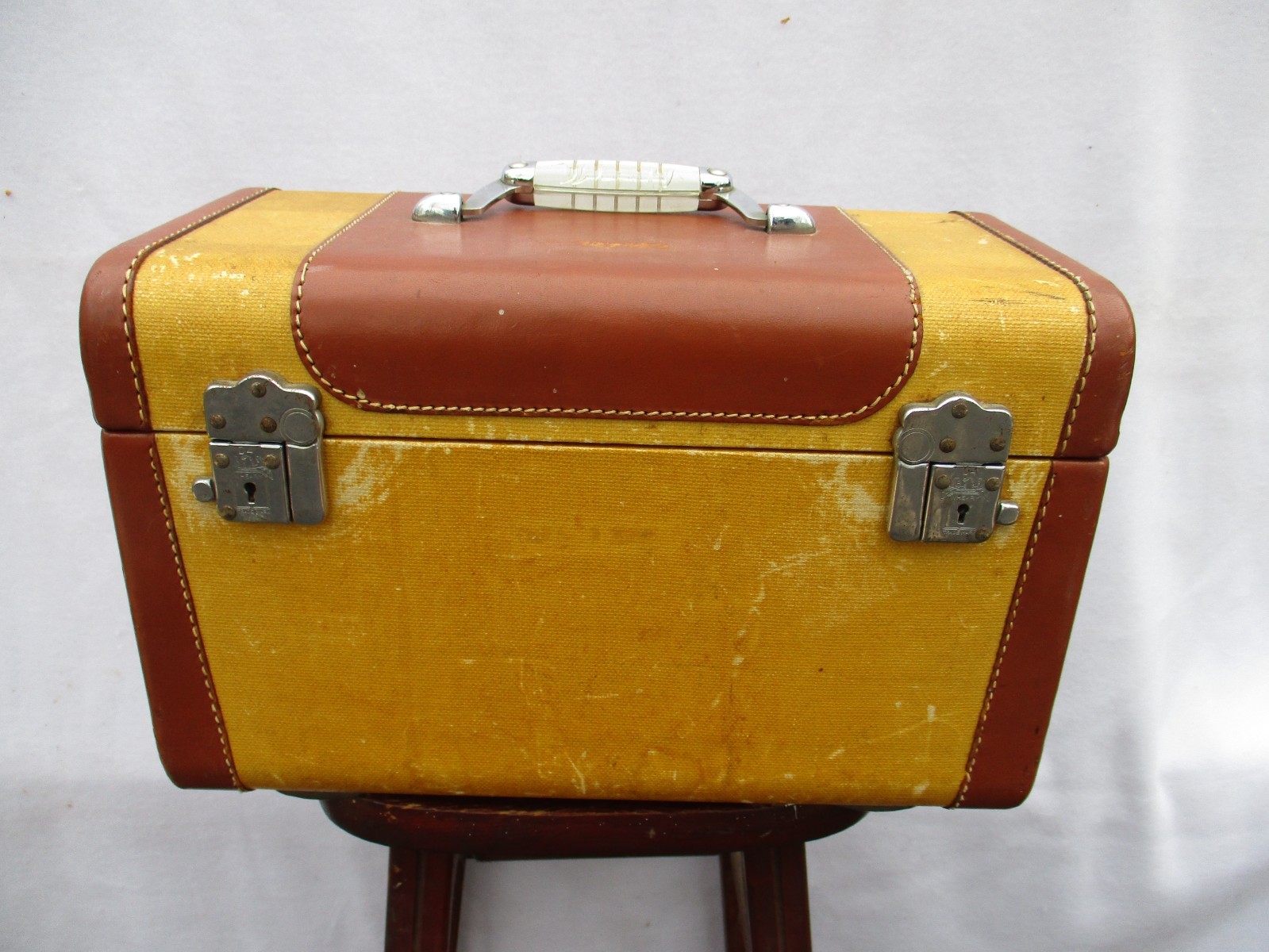 Brown/Yellow Tweed Wheary Vintage Leather Luggage 15x9x8 Free Shipping