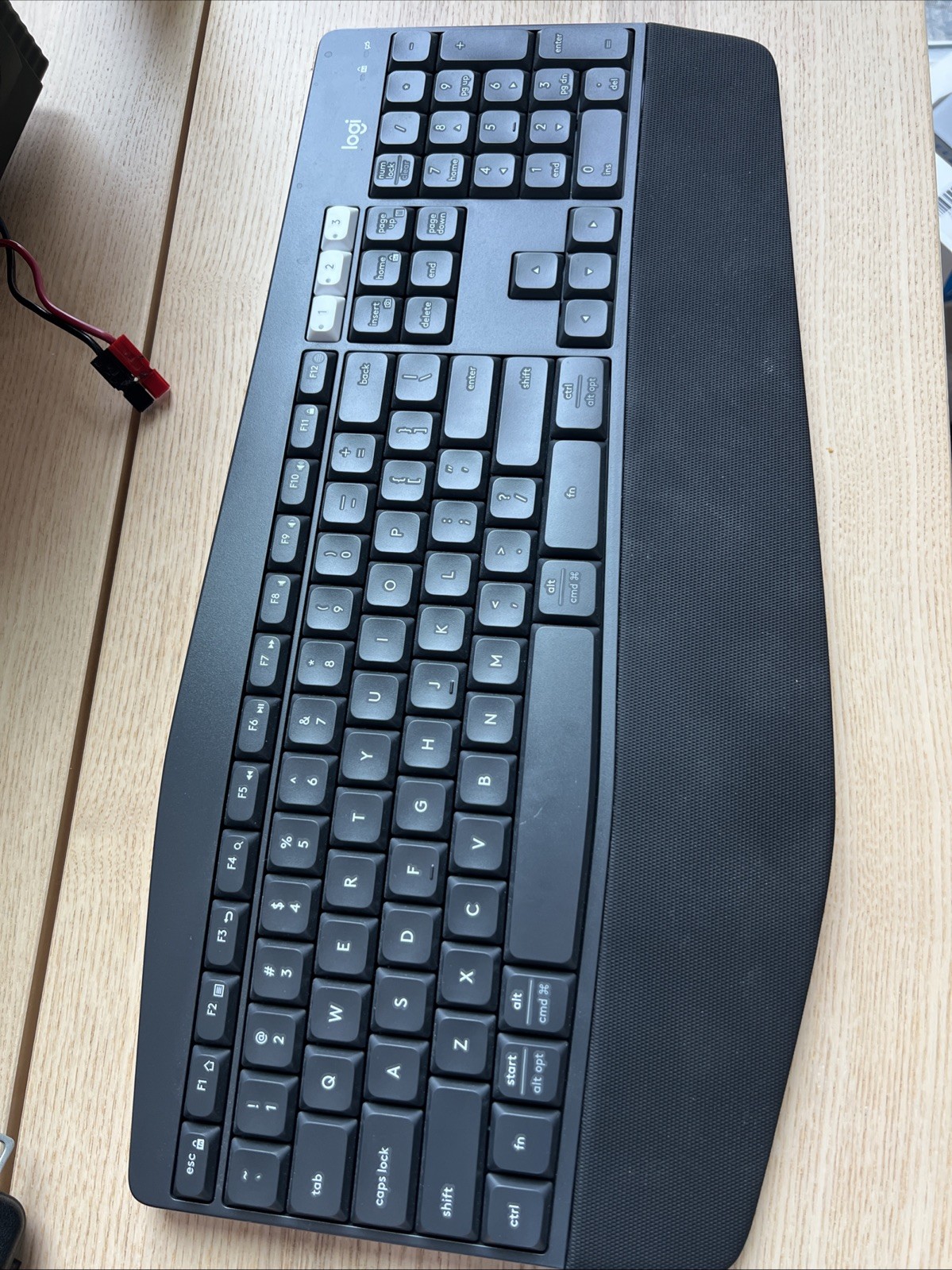 Logitech K850 Wireless Bluetooth Keyboard - Multi-Device - US QWERTY - Tested