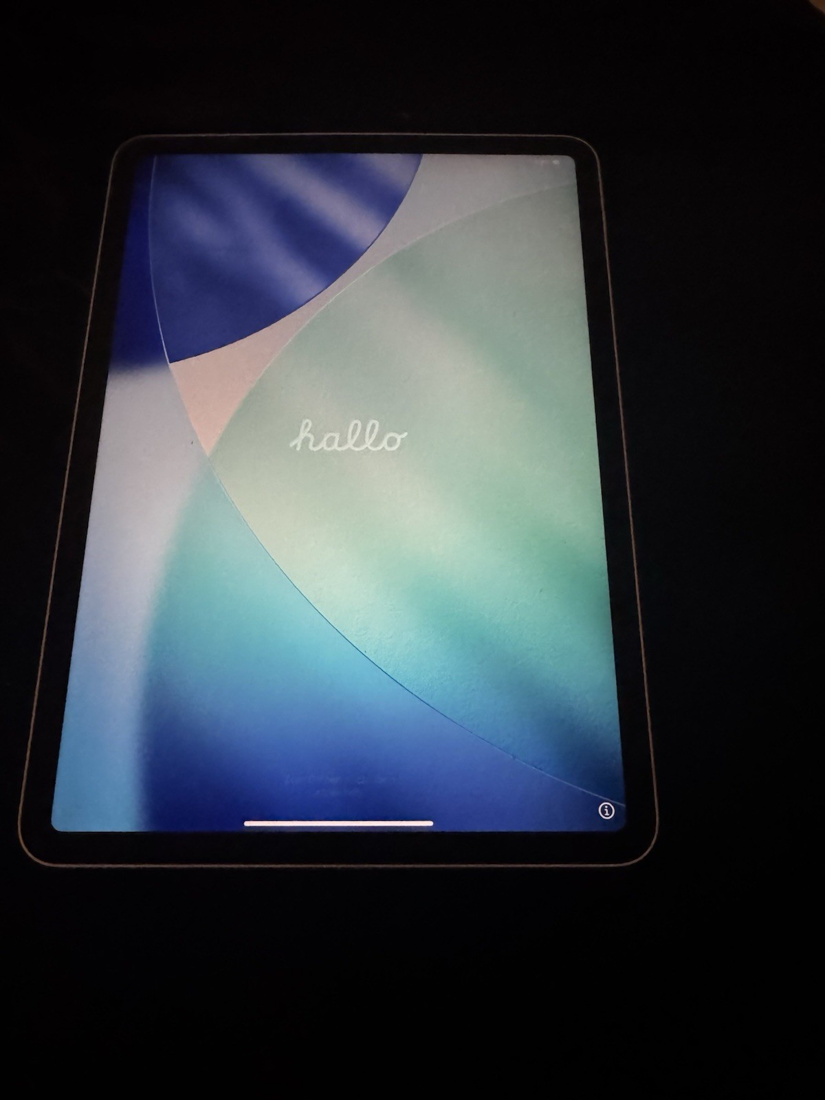 Apple ipad pro 11-inch 2nd generation Good Condition.