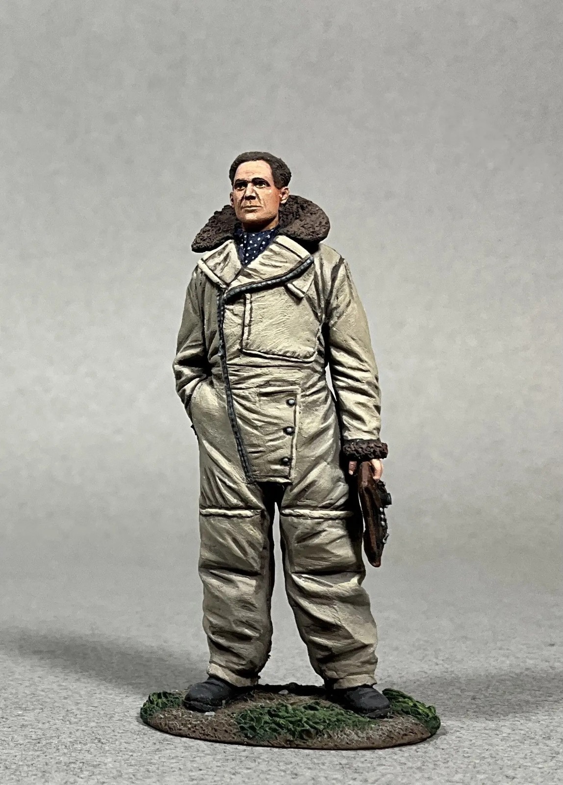 BRITAINS MUSEUM COLLECTION 10212 WW2 BRITISH ACE DOUGLAS BADER 1940-41
