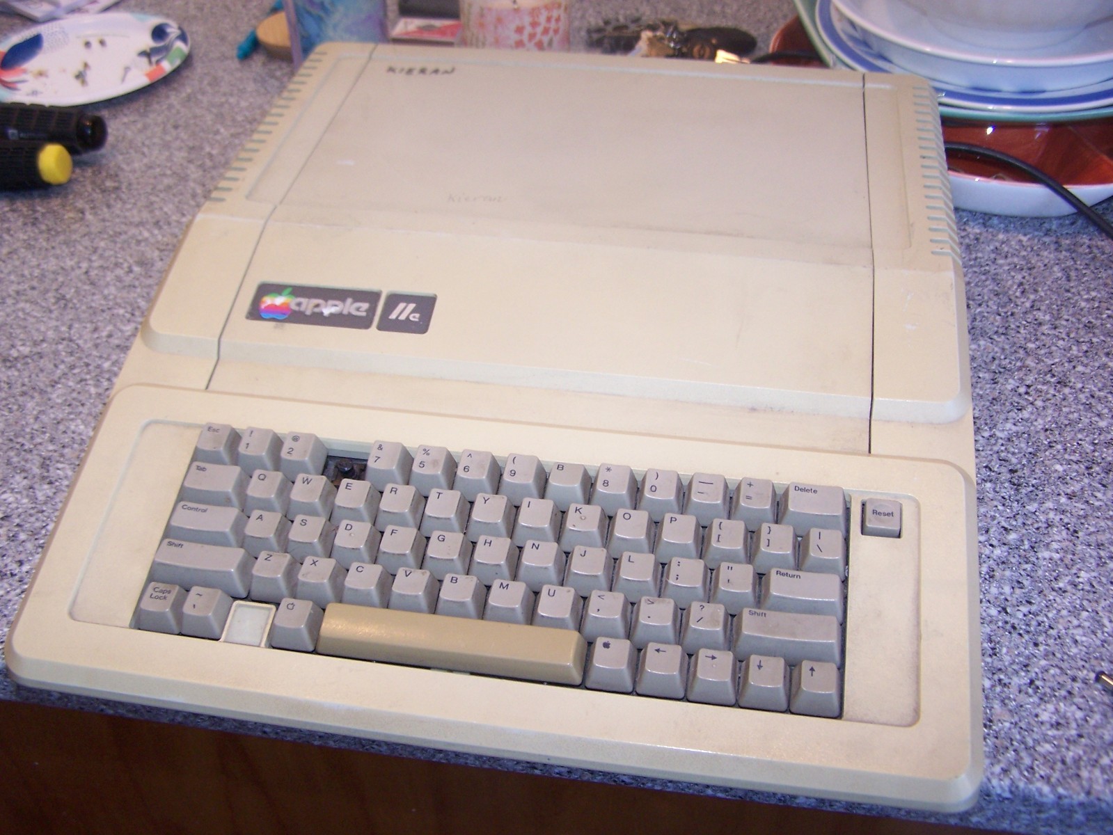 Apple IIe 64K system A2S2064, tested and works fine. SOLD AS IS