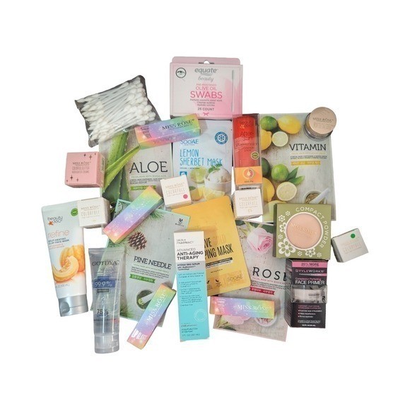 CLEARANCE Mystery Skincare & Makeup Beauty Bundle (10 random items) ⬇️