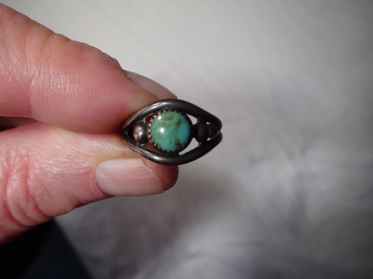 ANTIQUE BELL TRADING POST "STERLING SILVER & TURQUOISE RING"