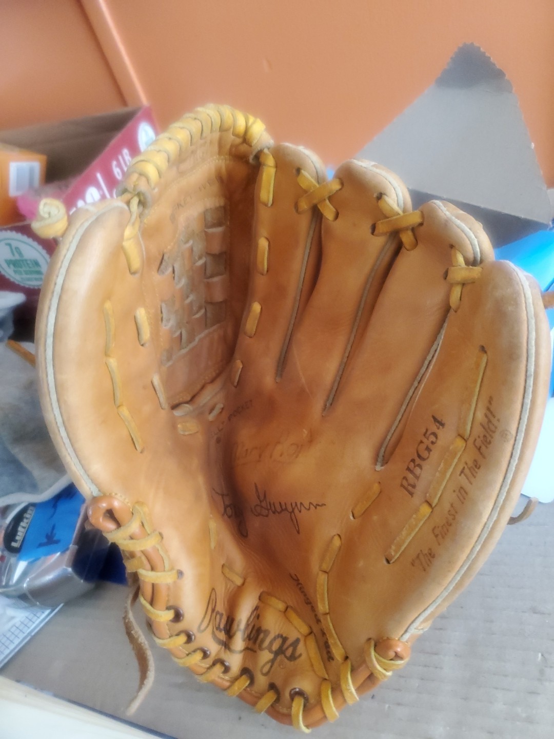 RAWLINGS TONY GWYNN  RIGHT HANDED BASEBALL  GLOVE