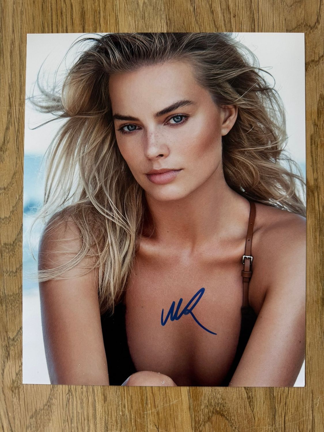 Genuine Autograph Margot Robbie 20x25cm