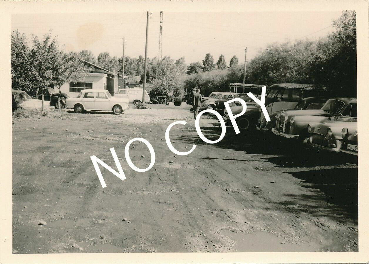 Photo Vintage Fleet Workshop Yard VW, Mercedes, Opel and others A 1.9