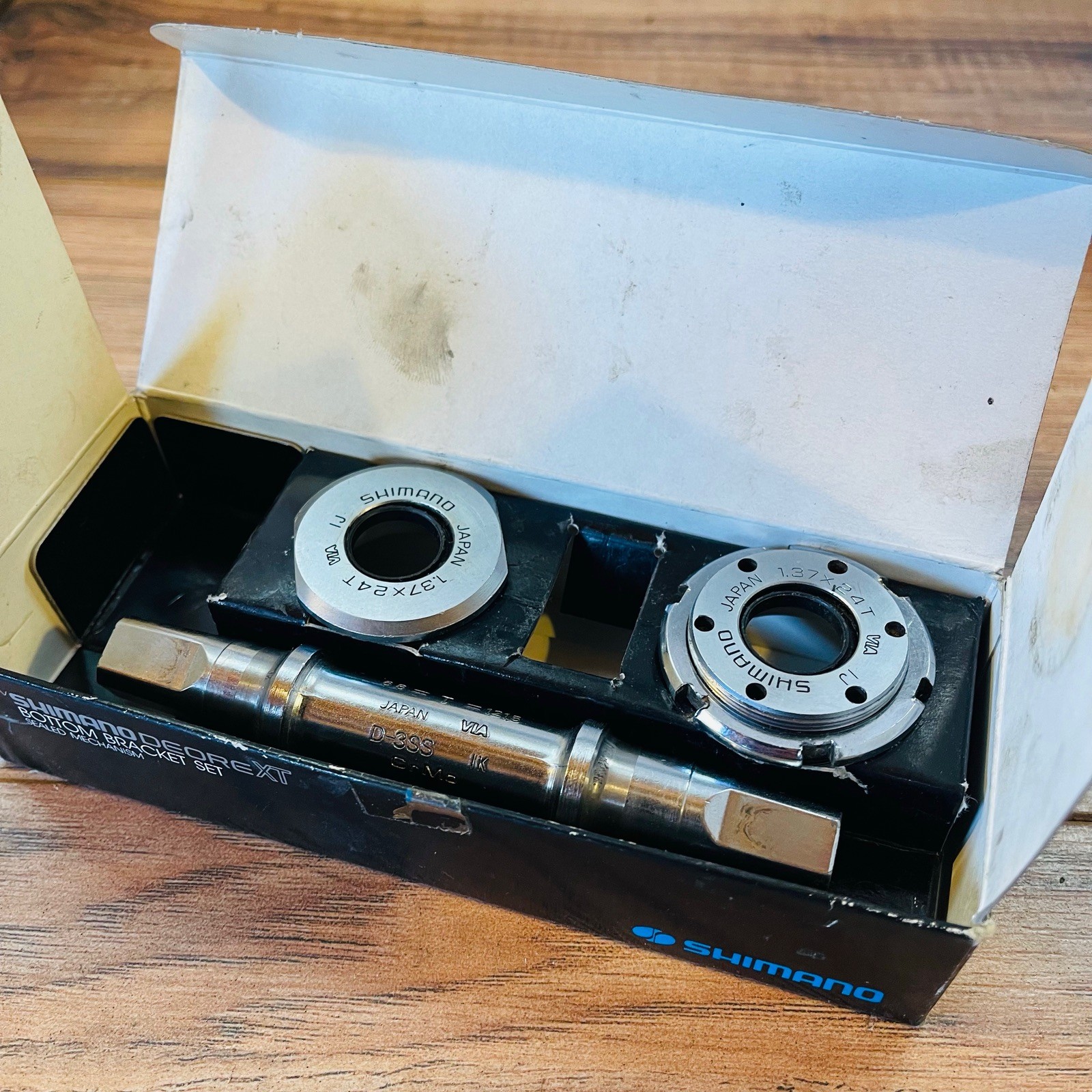 Vintage M730 Shimano Deore XT Bottom Bracket SPINDL & CUPS ONLY English 68 x 12