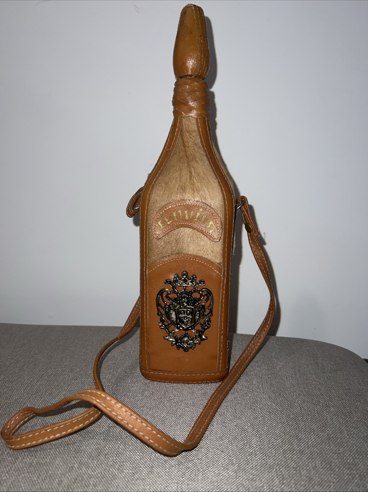 VTG Leather Cowhide Cognac Decanter Shoulder Strap Crest Clean Renaissance Faire