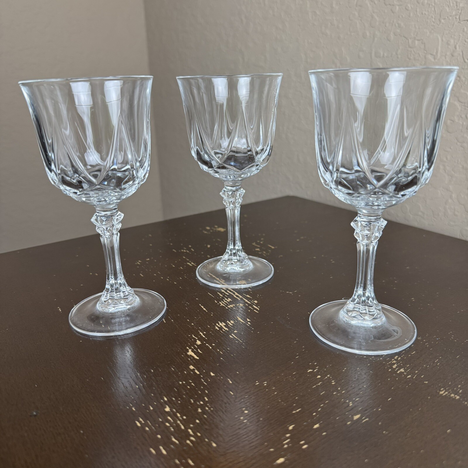 Crystal Wine Glasses Set Of Three Bar Serve Ware Fine Dining Elegant Cut Glass