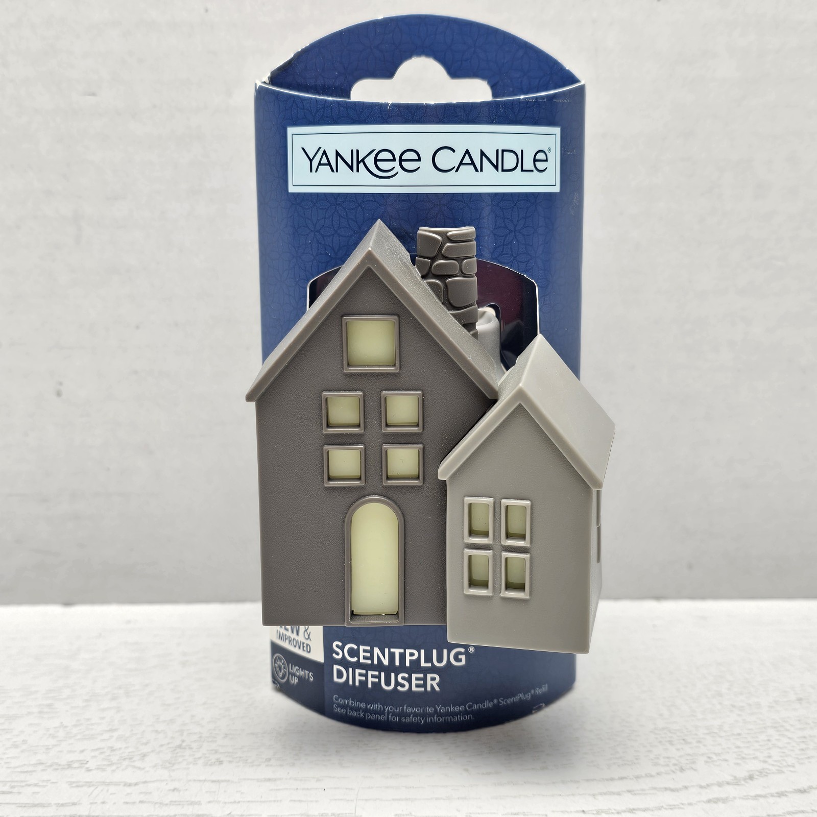 Yankee Candle ScentPlug Diffuser Lights Up Evening Village House Plug In NEW