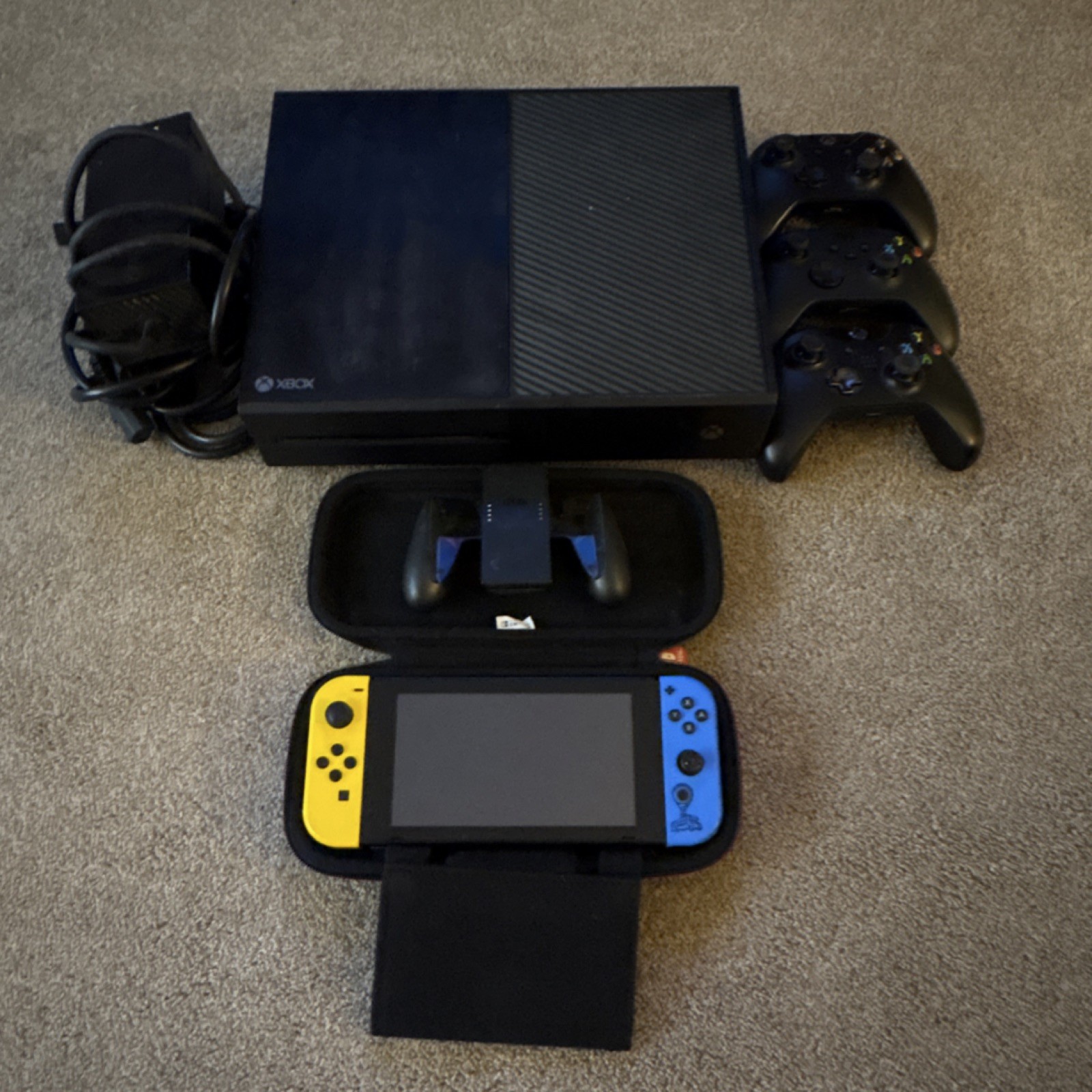 Microsoft Xbox One & Nintendo Switch  Console Lot w/ Controllers, Joy-Cons, HDMI