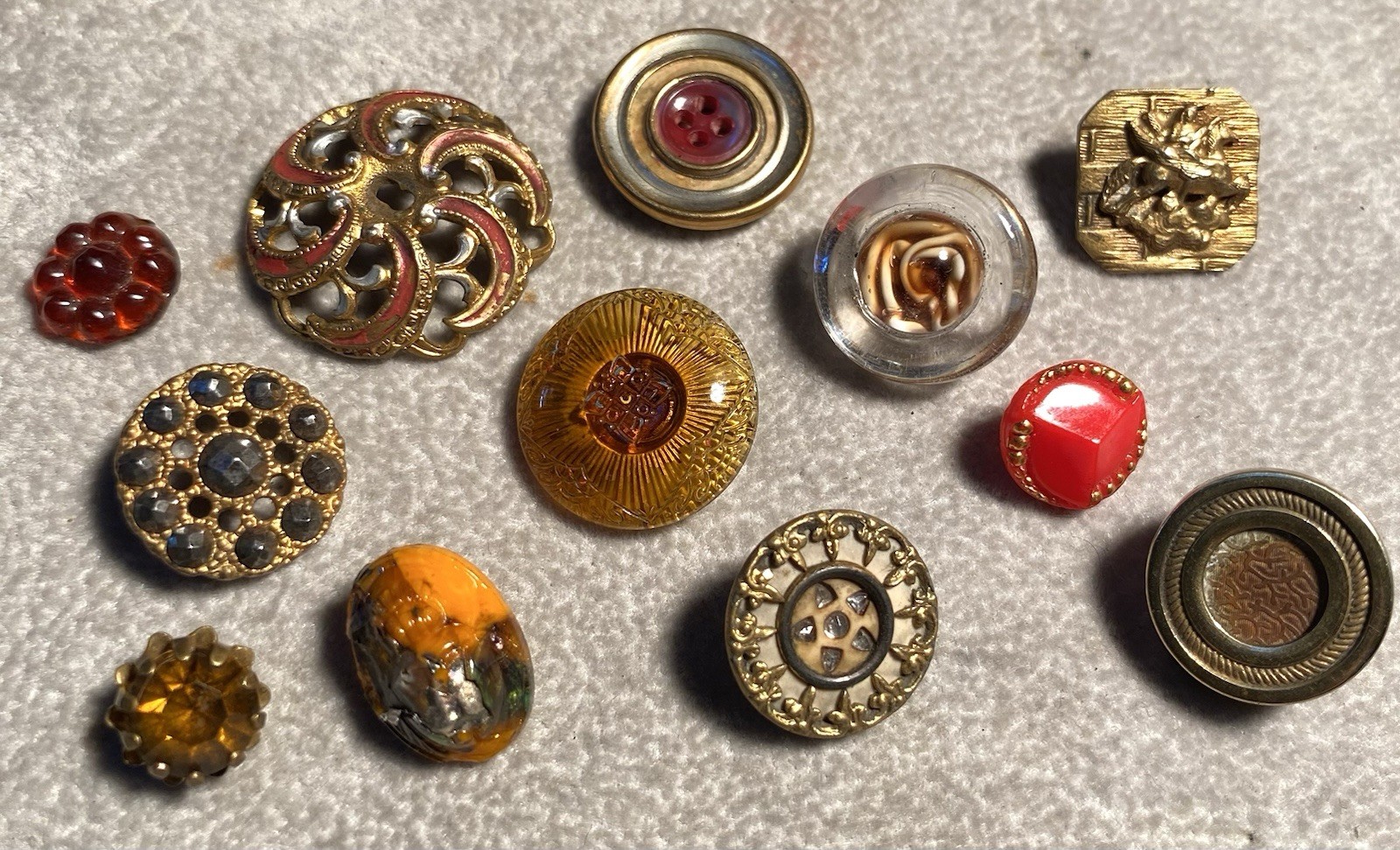 Antique Button Group Of 10 Glass  In Metal ,Celluloid, Metal, Shell  1/2” -7/8”