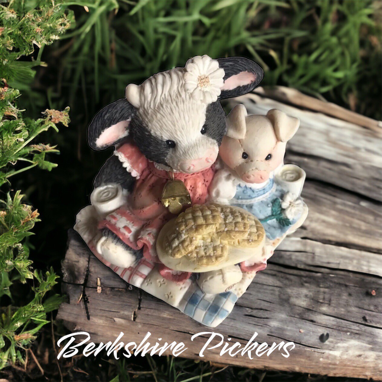 Mary's Moo Moos "Cookies are for Sharing" Cow Girl & Pig with Cookie Enesco 1993