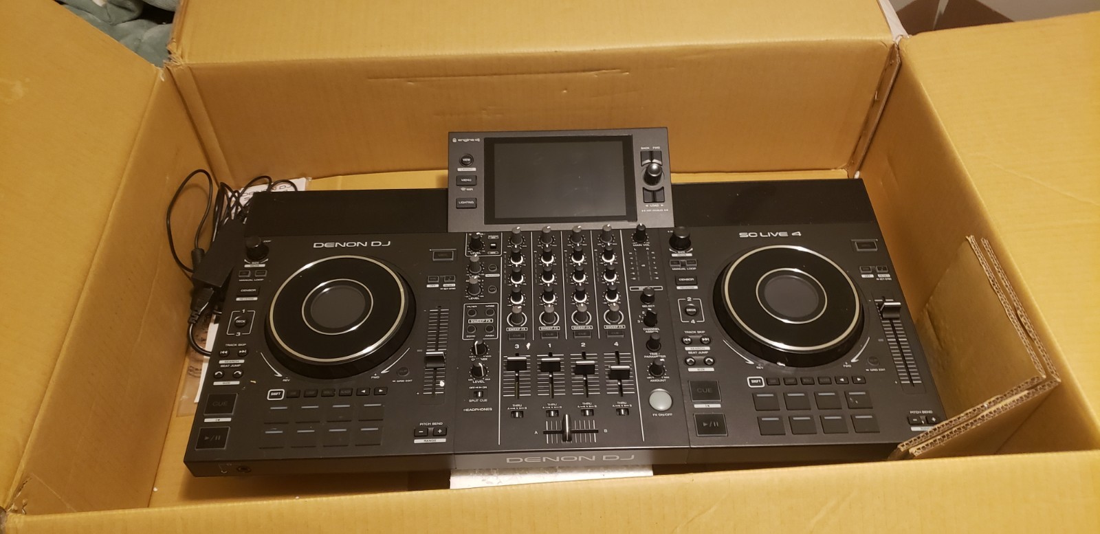 Denon SC LIVE 4-Deck Standalone DJ Controller with Wi-Fi