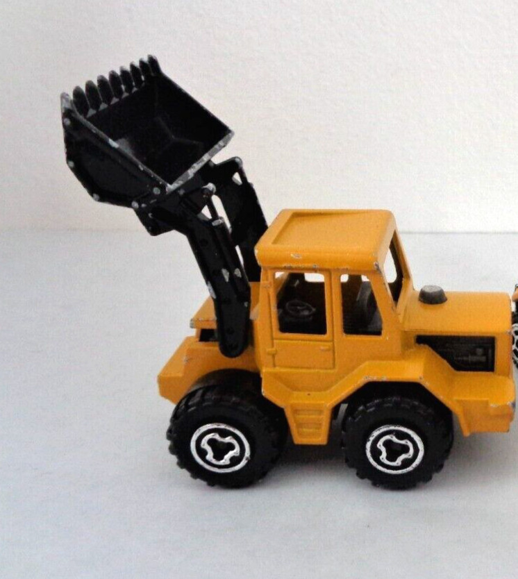 FRONT END LOADER/1970'S VINTAGE MAJORETTE LOADER. TRACTO 1/87.