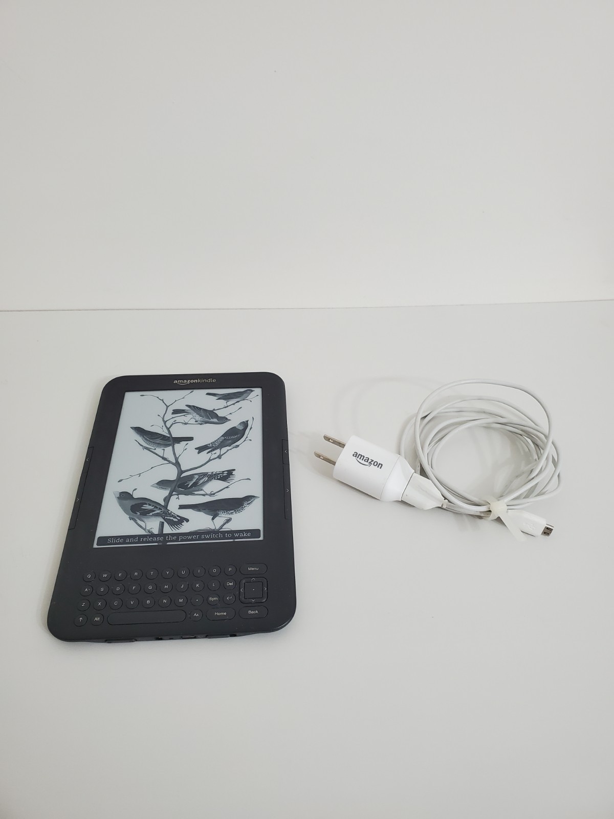 Amazon Kindle Keyboard (3rd Generation) 4 GB, Wi-Fi 