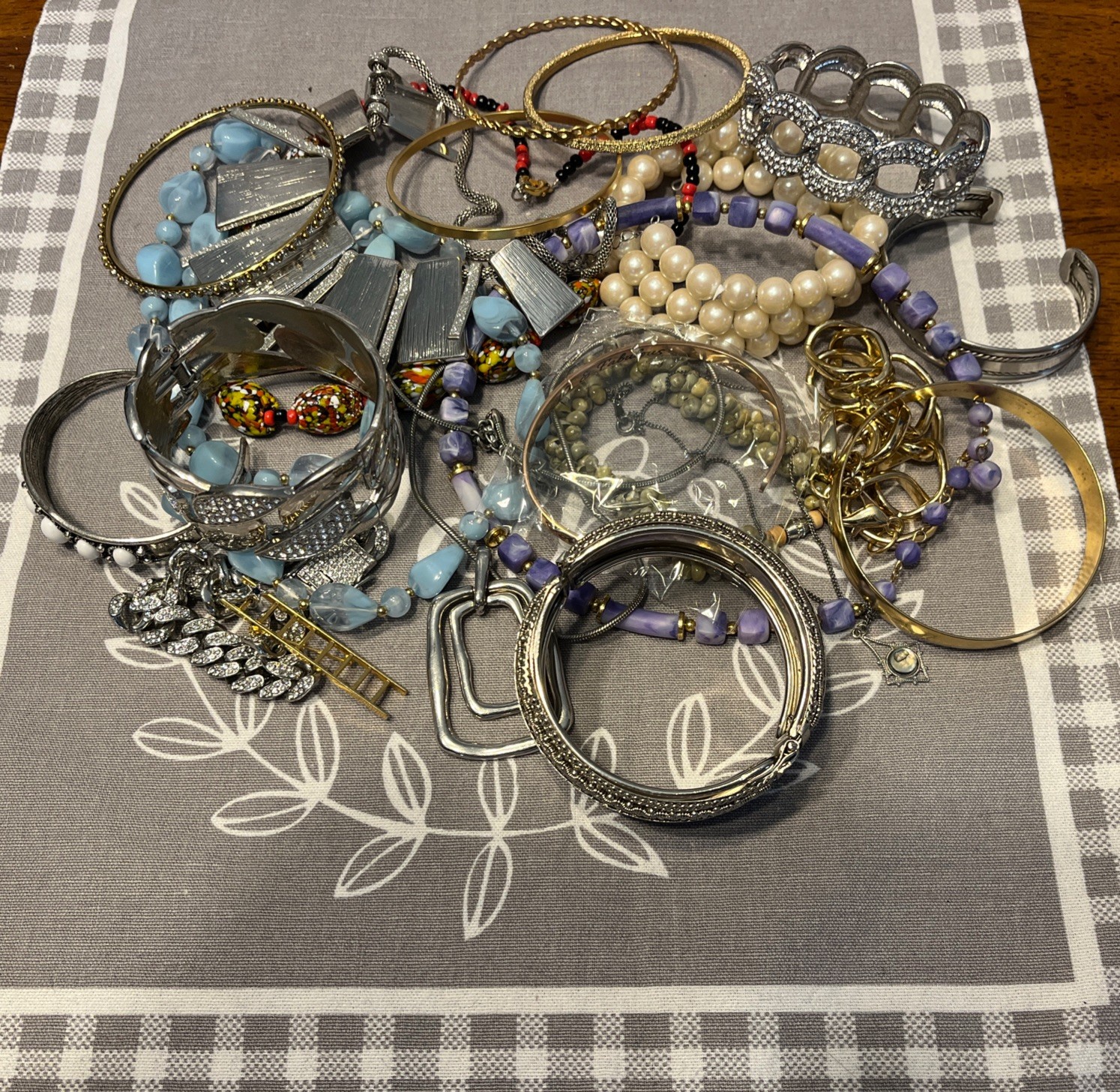 Lot Of Necklaces, Bracelets, Bangles A Ladder Pin Mixed