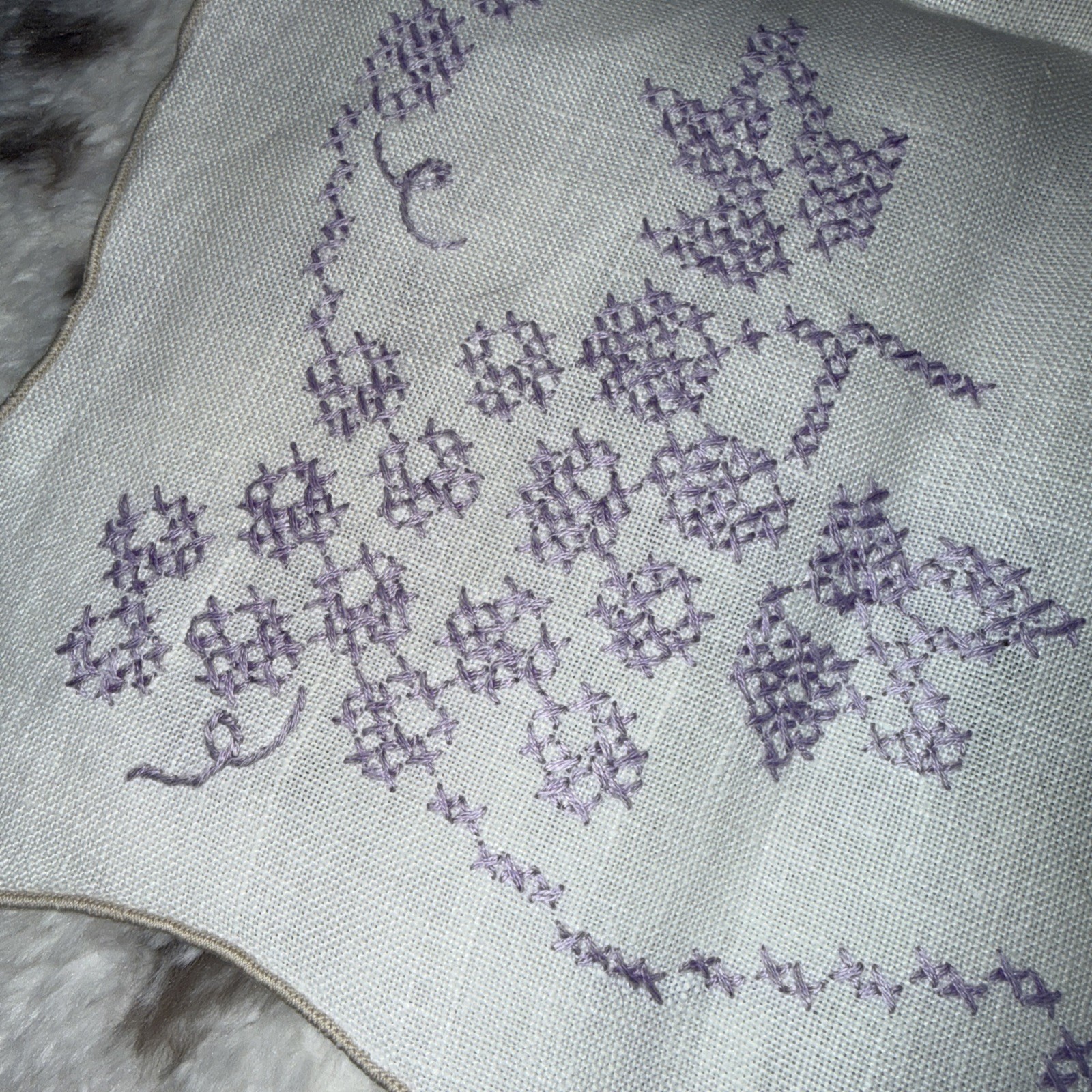 Embroidered Linen White Table Runner Light Purple 30x13” VTG - Cottage -Read-