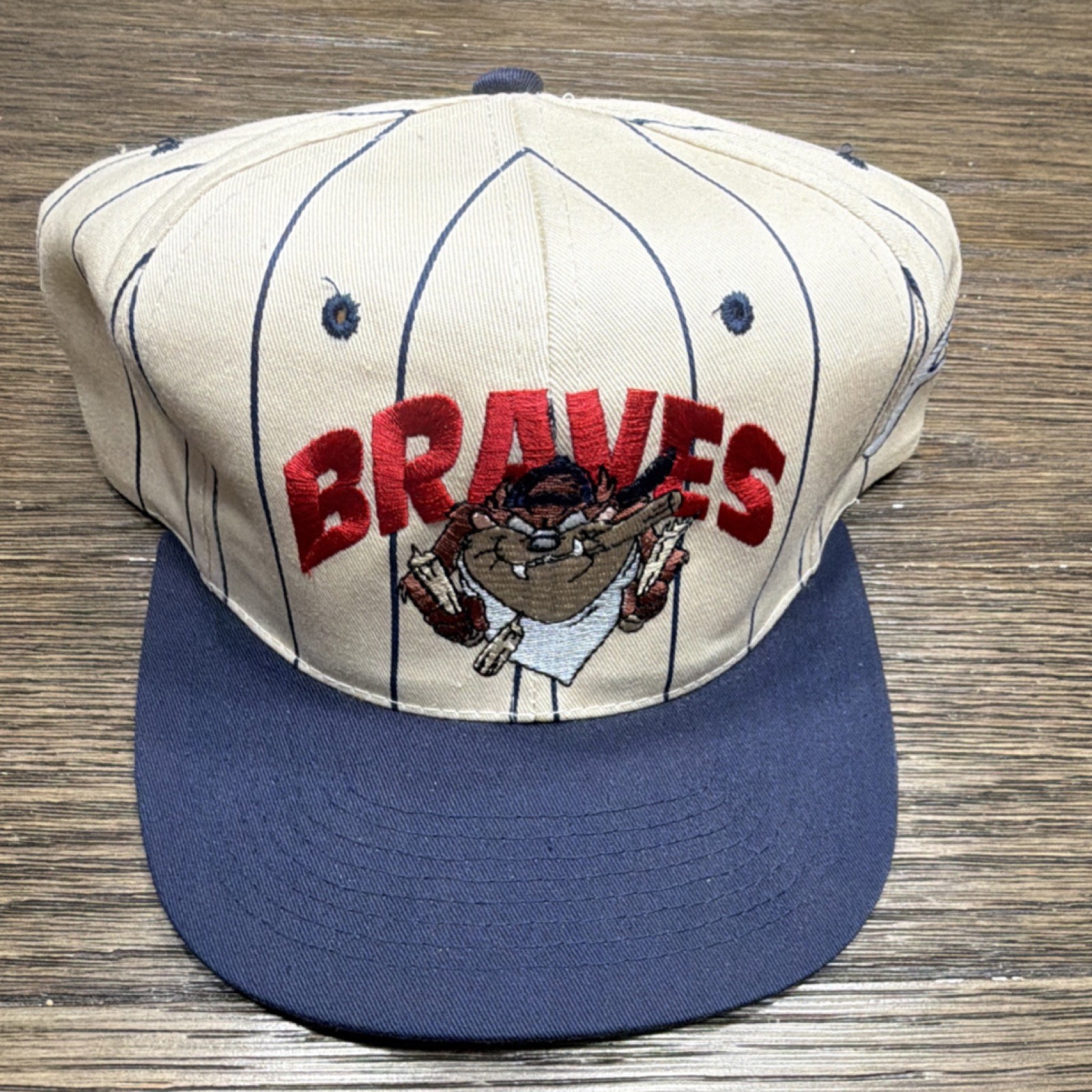 Genuine Merchandise Atlanta Braves Looney Tunes Taz Snapback Cap Beige Blue 1993
