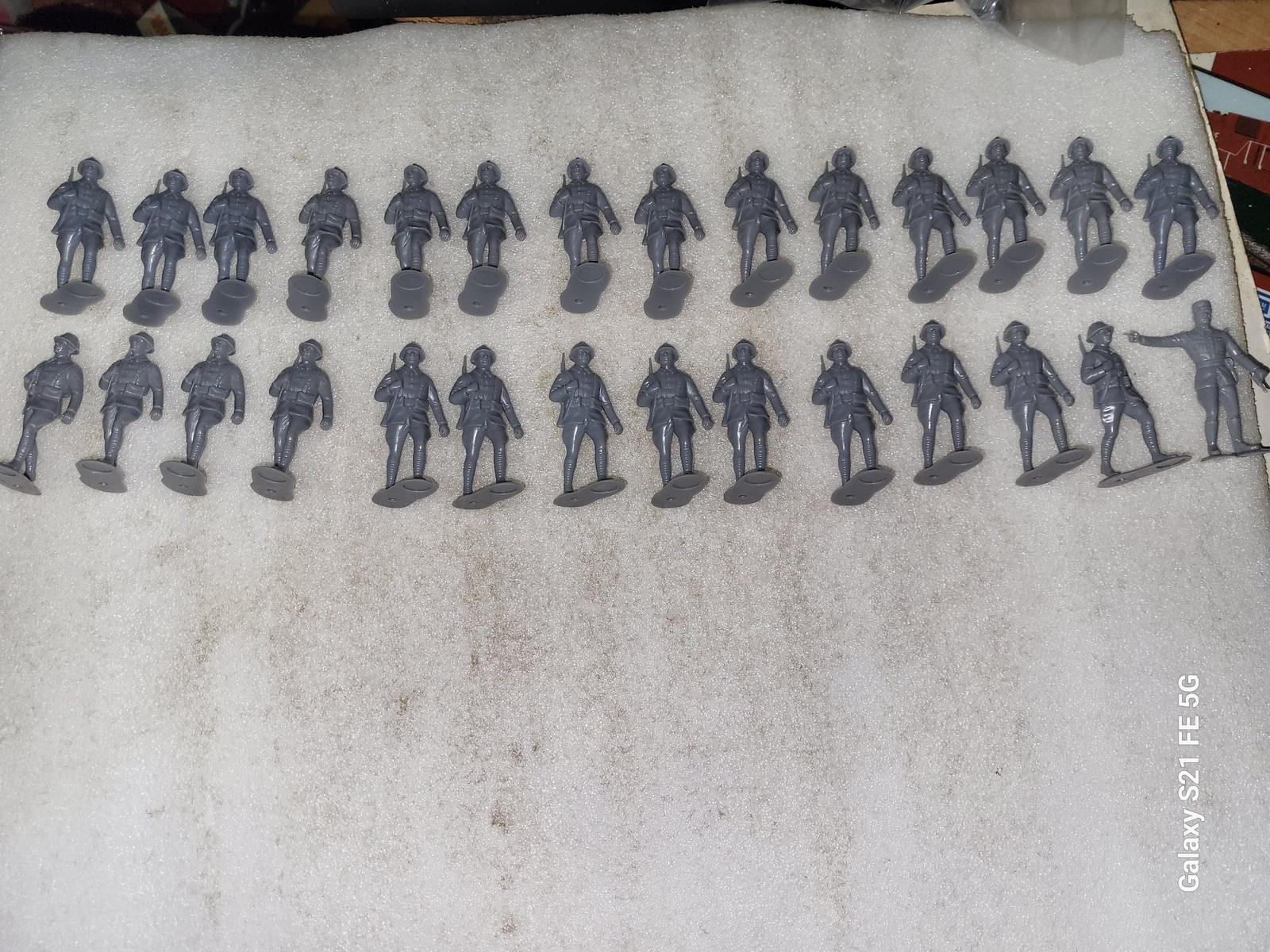 Lot of 28 Vintage Marx French Marching Soldiers & Officer 1/32 Scale Lot O