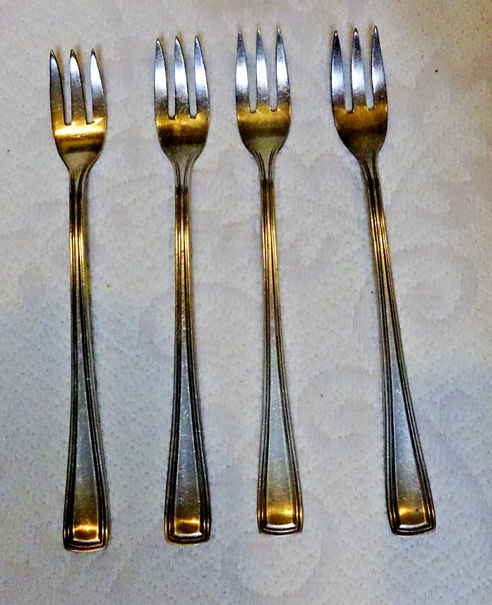 Albert Pick & Company Set of 4 Olive Forks Good Condition Silver Plate