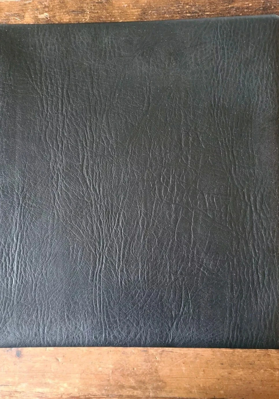 LINDNER BLACK 16 RING GB HINGELESS ALBUM 1981-1989. GOOD CONDITION