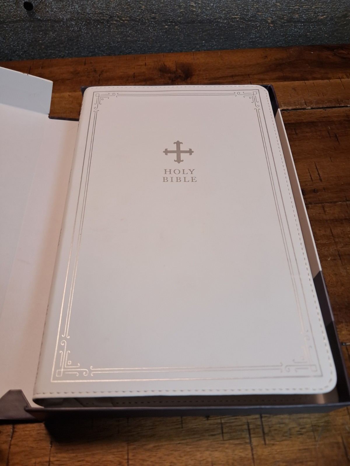 NRSV, Catholic Bible, Gift Edition, Leathersoft, White, Comfort Print: Ho - GOOD