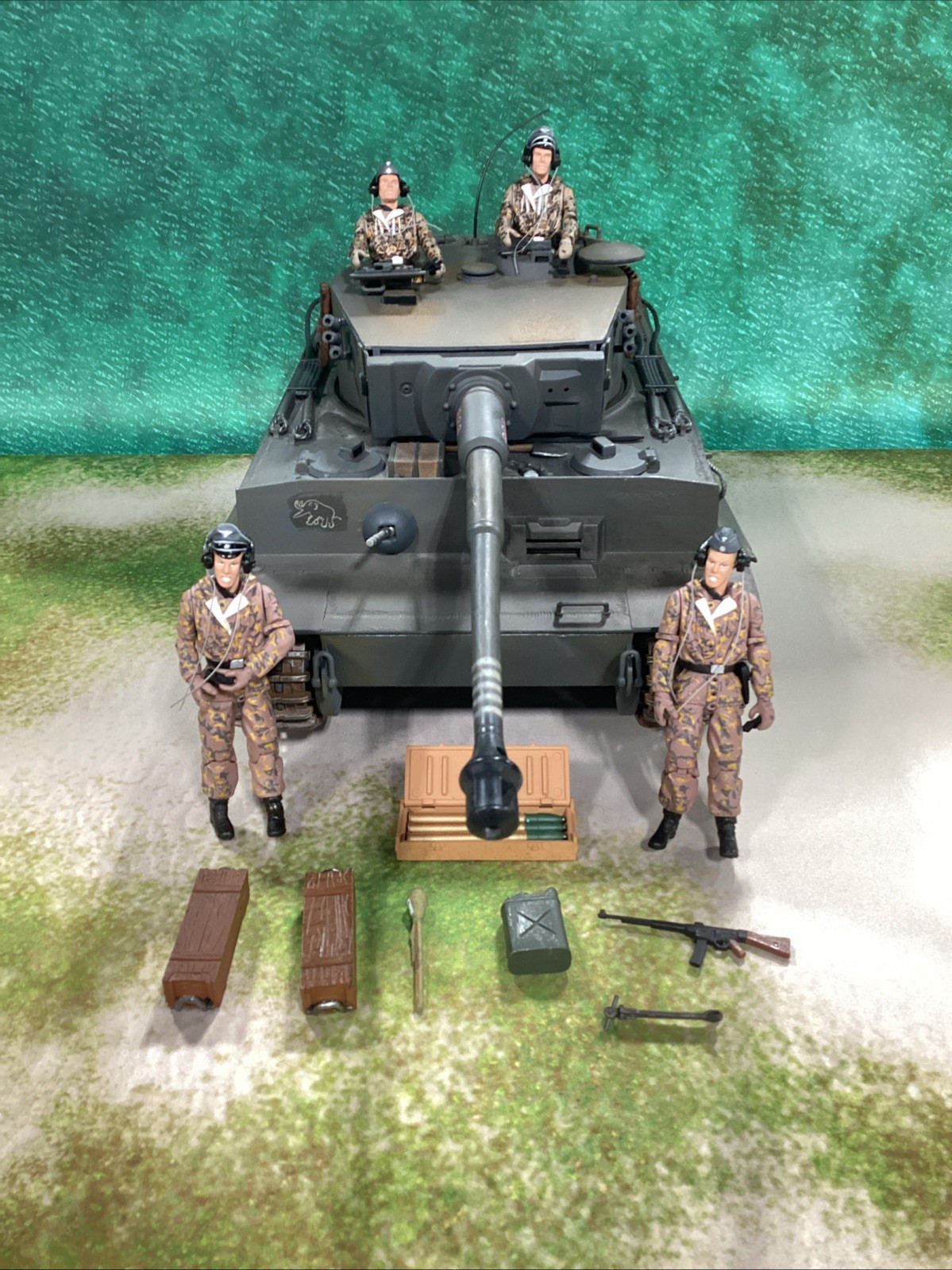 21st Century Ultimate Soldier German Tiger w SS Afrika Corps Plastic1:18 PV33262