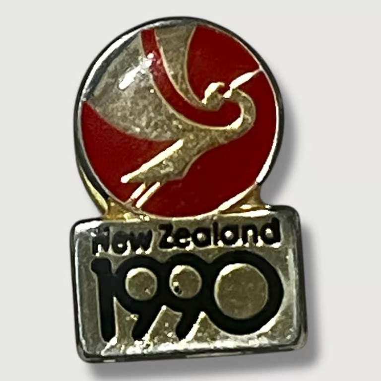 New Zealand Heron 1990 Vintage Lapel Vest Hat Pin C10