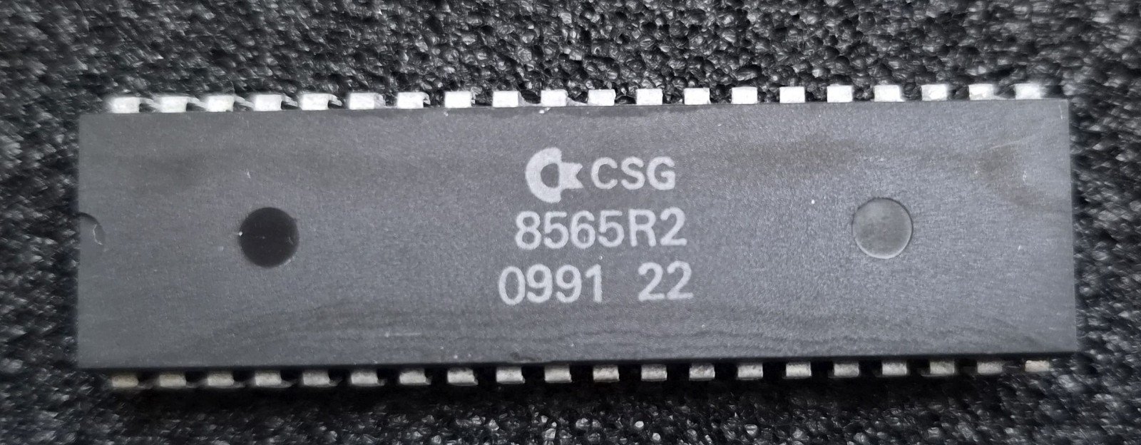 CSG 8565R2 VIC-II Video Chip – Commodore 64 C64 – Tested / Vintage IC