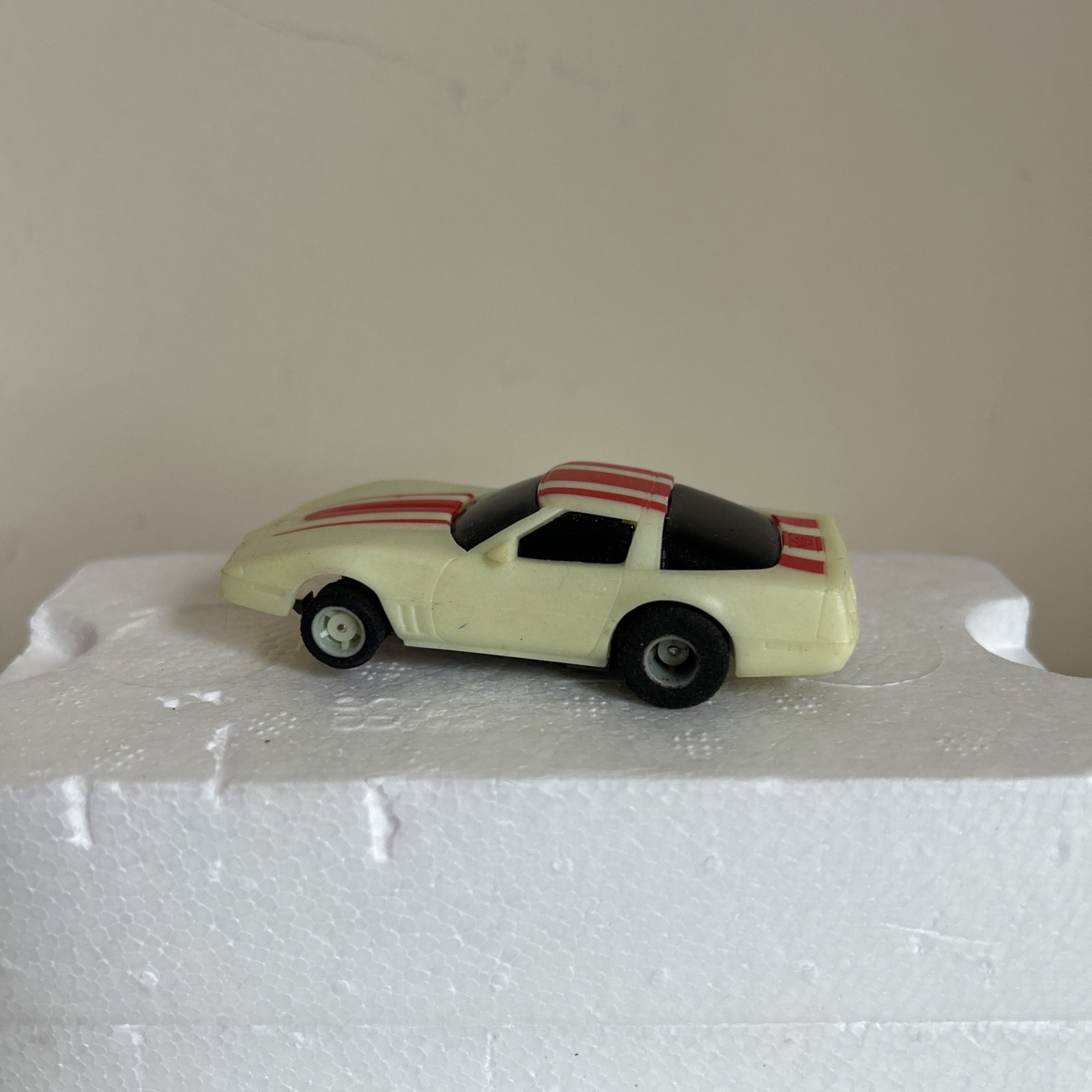 Tyco 440x2 Corvette Glow In The Dark Slot Car W/ Red Stripes *Super Clean*