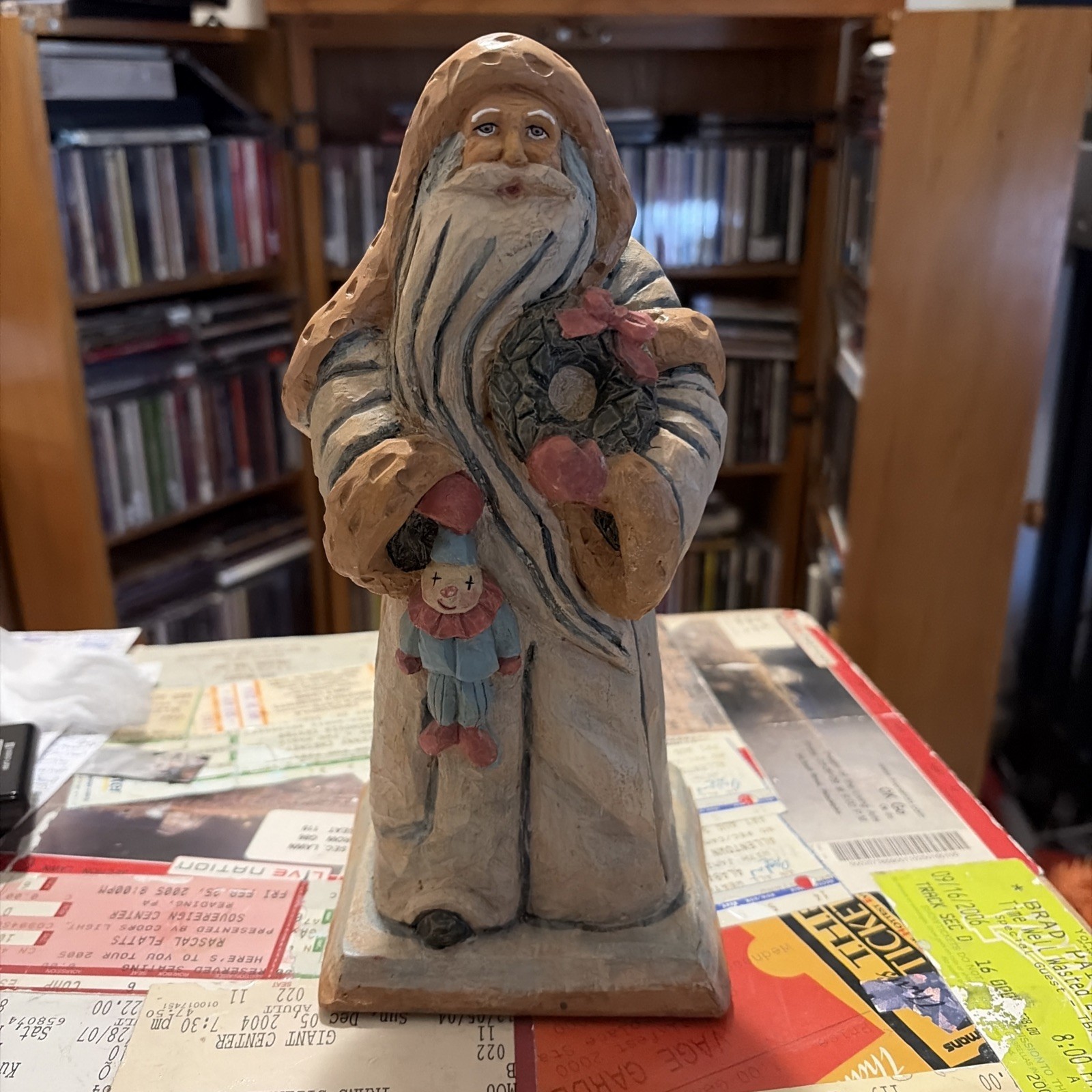 Old World Santa With Wreath Figurine 9” Christmas Decor Resin Read Description