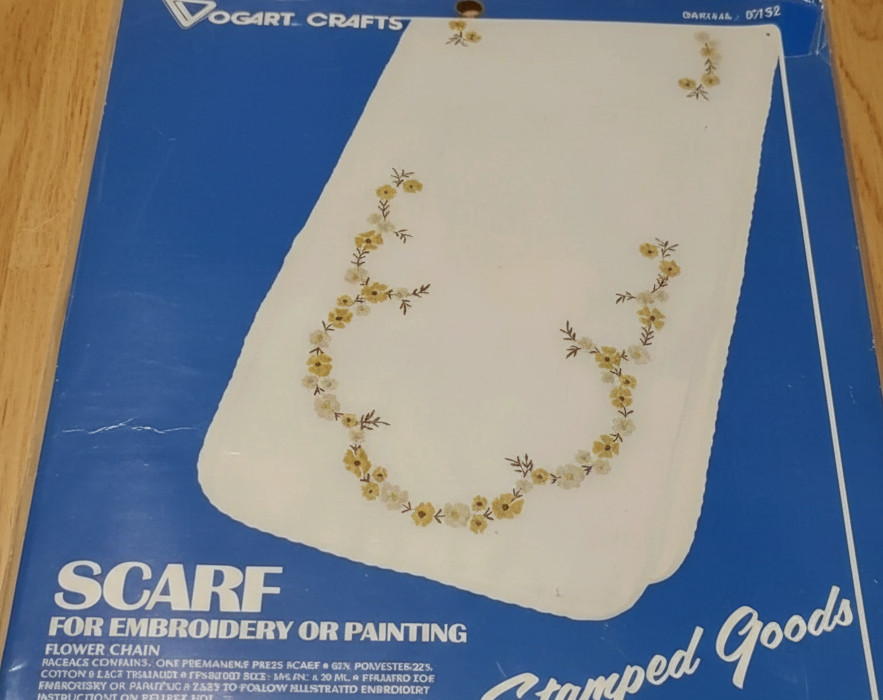 Vtg Vogart Stamped Dresser Scarf Flower Chain For Embroidery Painting Kit NOS