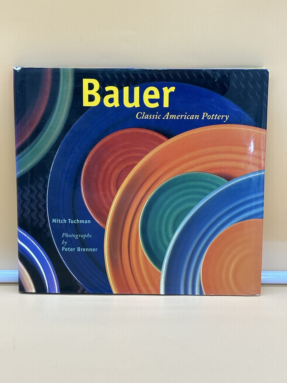 Bauer: Classic American Pottery Hardcover by Mitch Tuchman 1995. 86 color photos