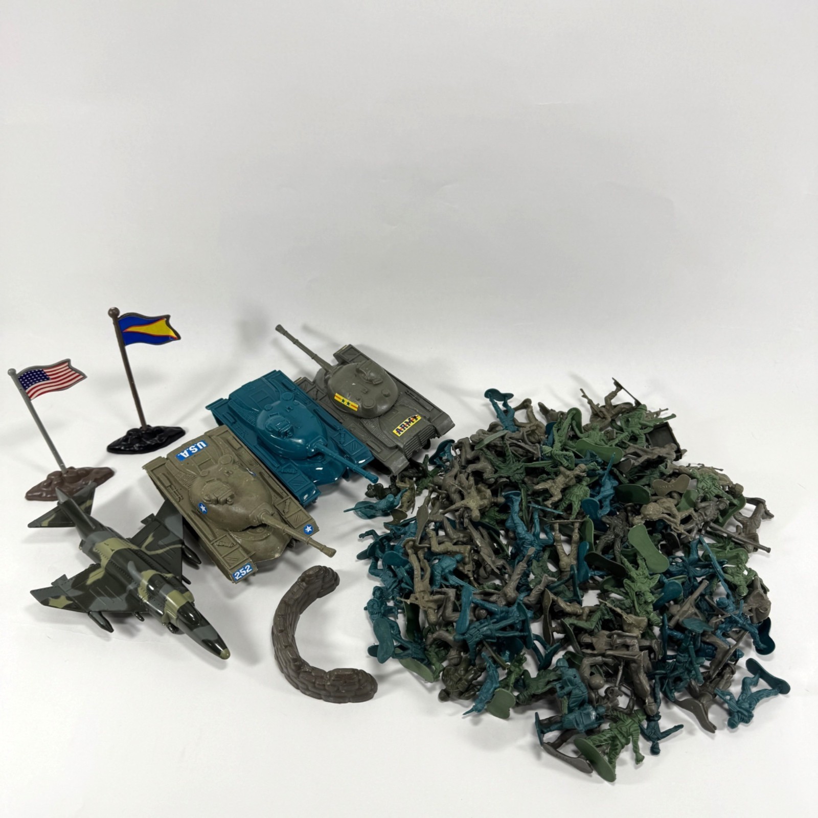 Lot of Plastic Army Men Soldiers Figures Mixed Sets China