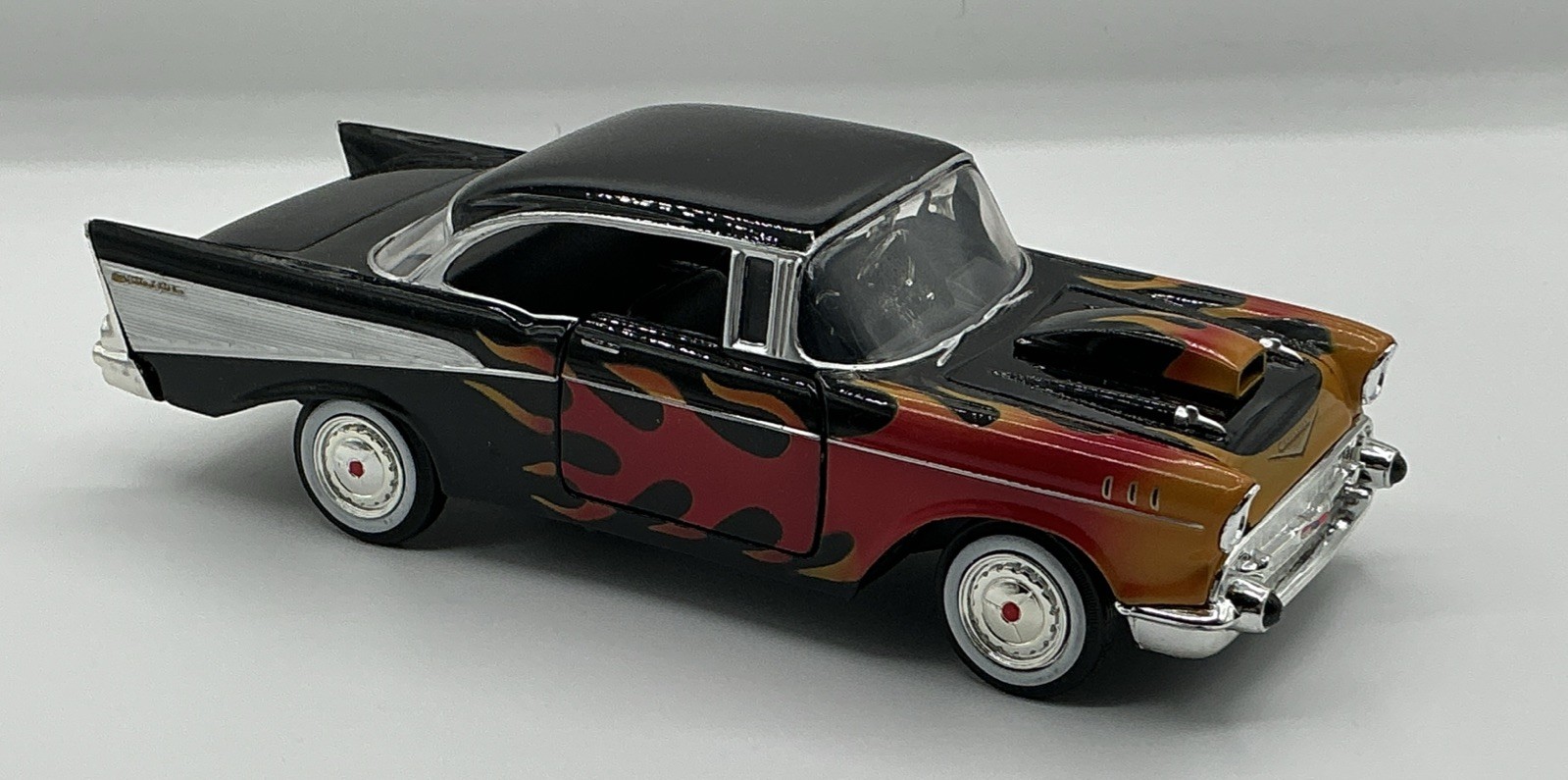 1957 CHEVY BEL AIR HOT RODDING ADVENTURES BLACK FLAMES  1:24 SCALE MOTOR MAX NEW