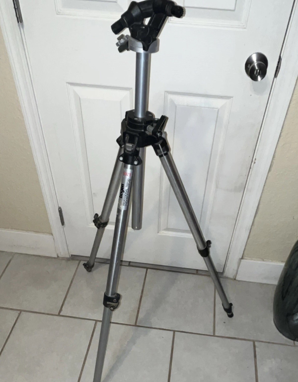 Bogen 3021 Tripod Pan/Tilt Head Aluminum Adjustable Legs for Camera heavy duty 