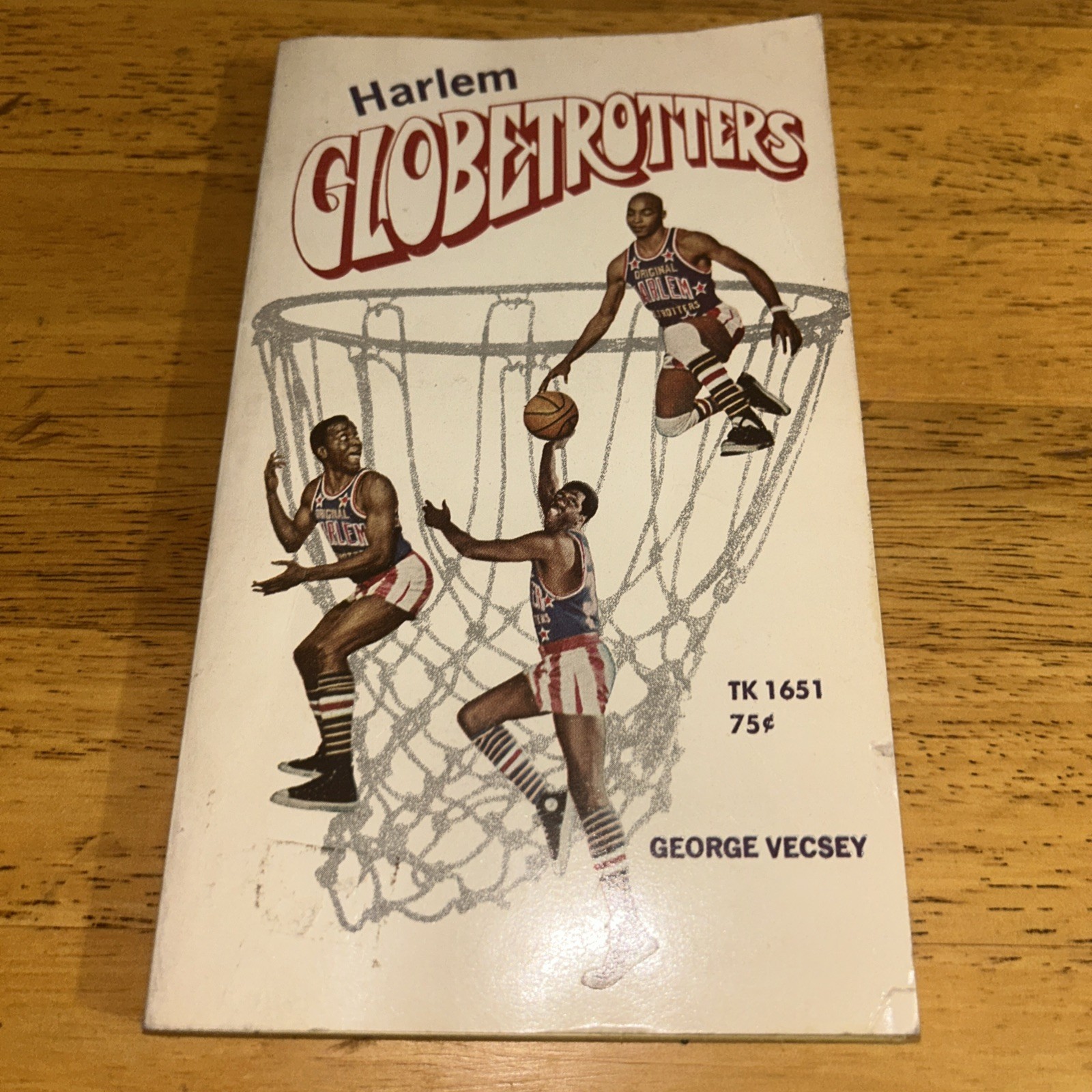 HARLEM GLOBETROTTERS BY GEORGE VECSEY - PAPERBACK, FIRST PRINTING 1970