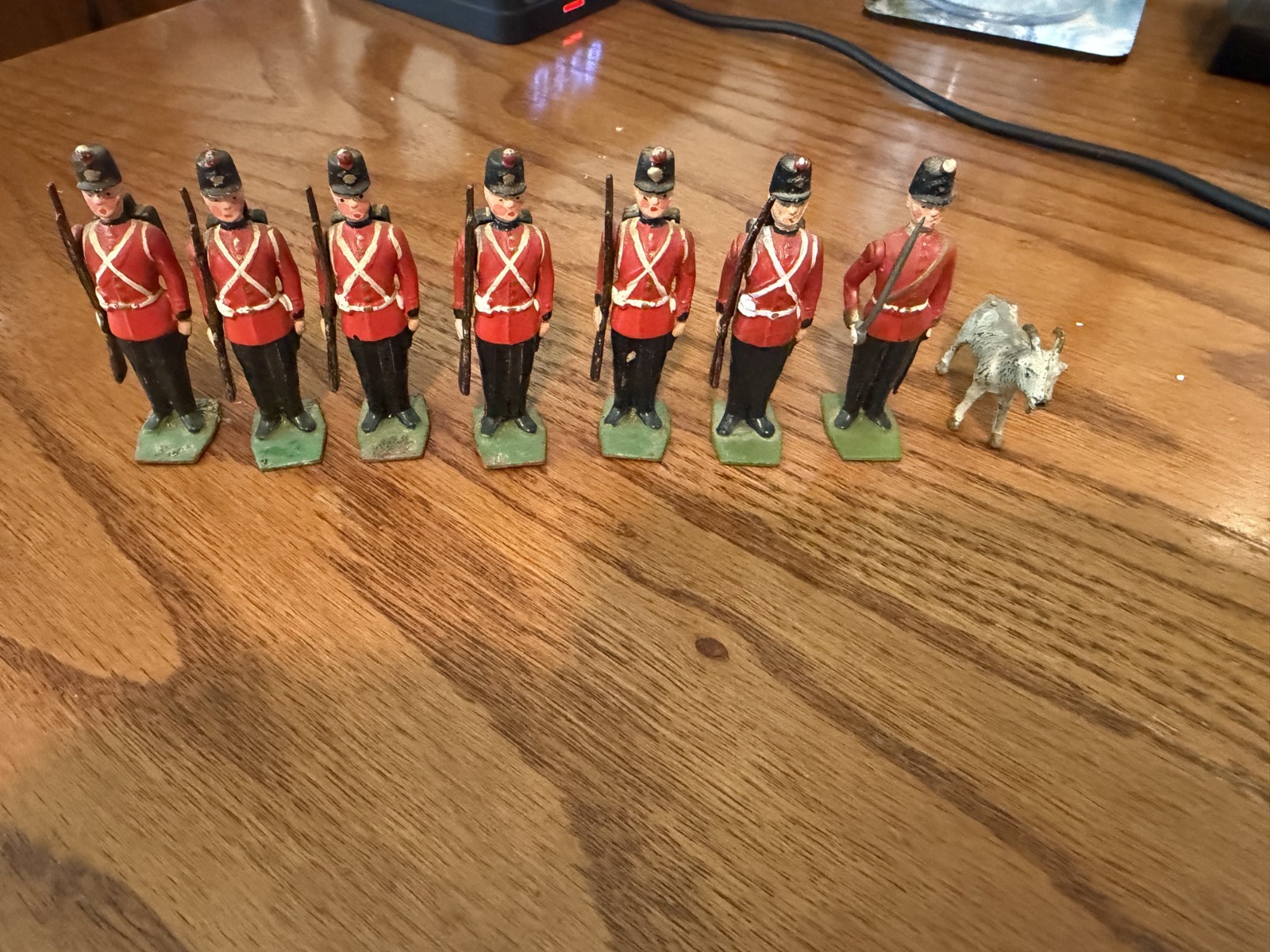 BRITAINS TOY SOLDIERS SET #2148 *** FORT HENRY GUARDS WITH MASCOT! *** L@@K!